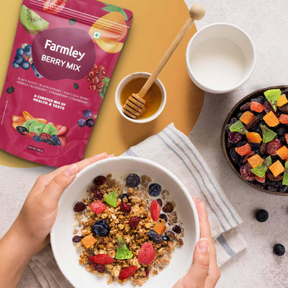 Farmley Berries Mixes I 200 gram I 8-In-1 Healthly Snacks Contains Cranberry,Black Raisins,Strawberry,Black Currant & More